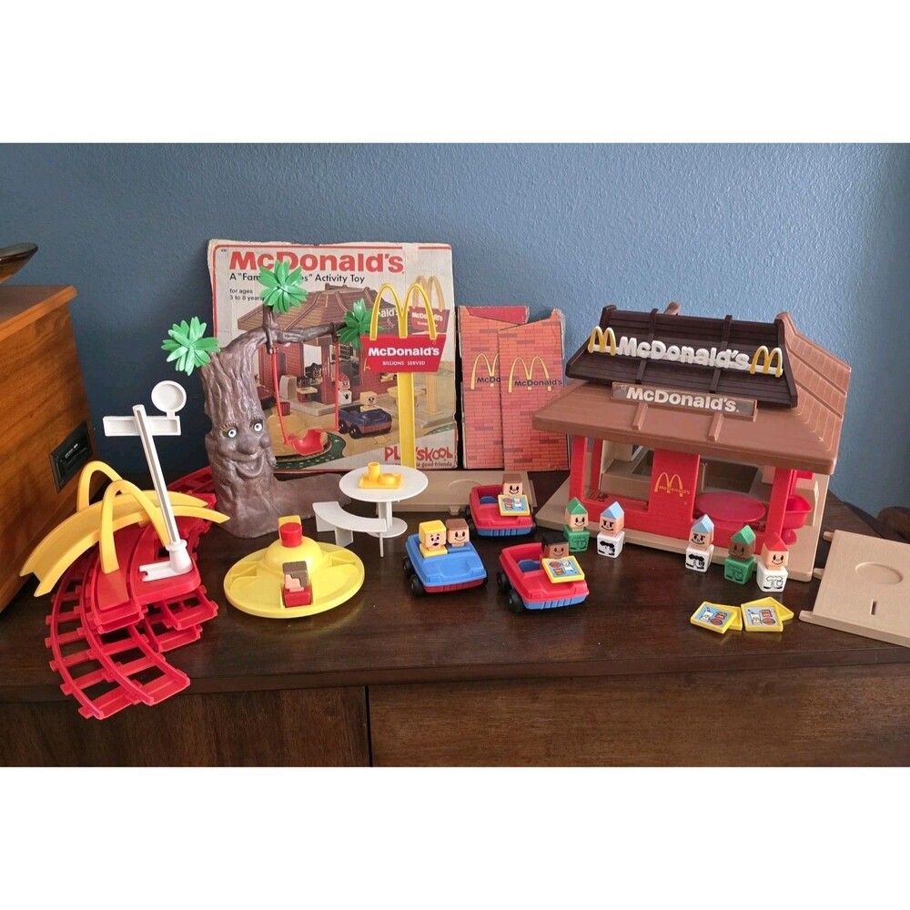 Vintage 1974 Playskool McDonalds Restaurant Familiar Places Play set Train Track